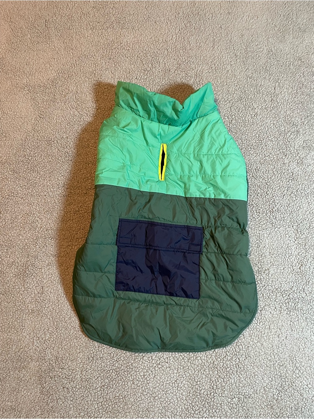 Green dog coat with hood and pockets, Size: XL #dogwear #winter